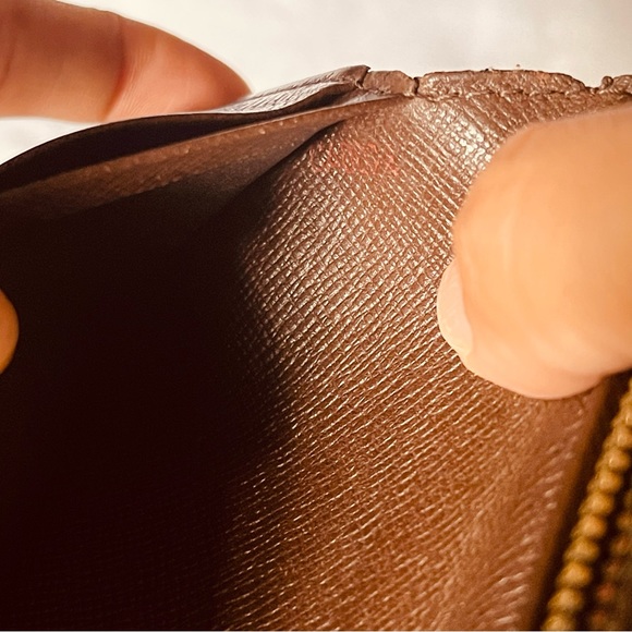 Authentic LV Damier Ebene snap wallet - Picture 10 of 17